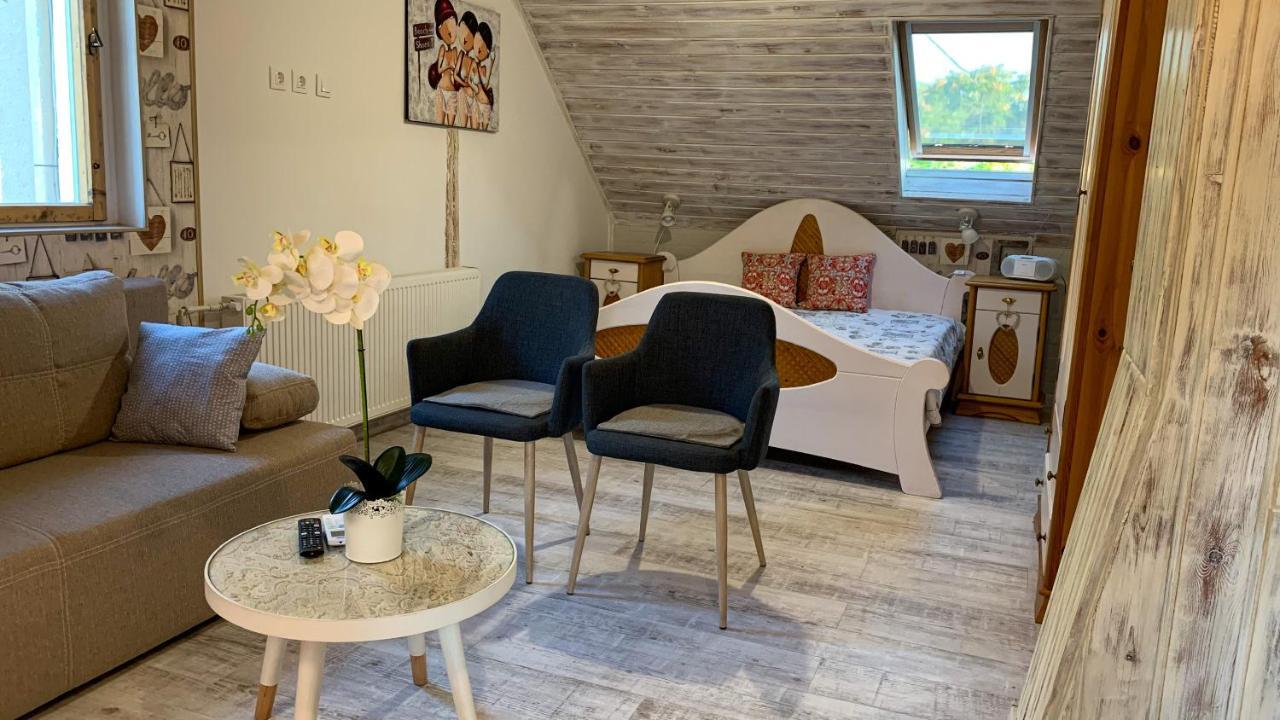 T.H.Ny Village Inn Cottage Тихань Екстер'єр фото