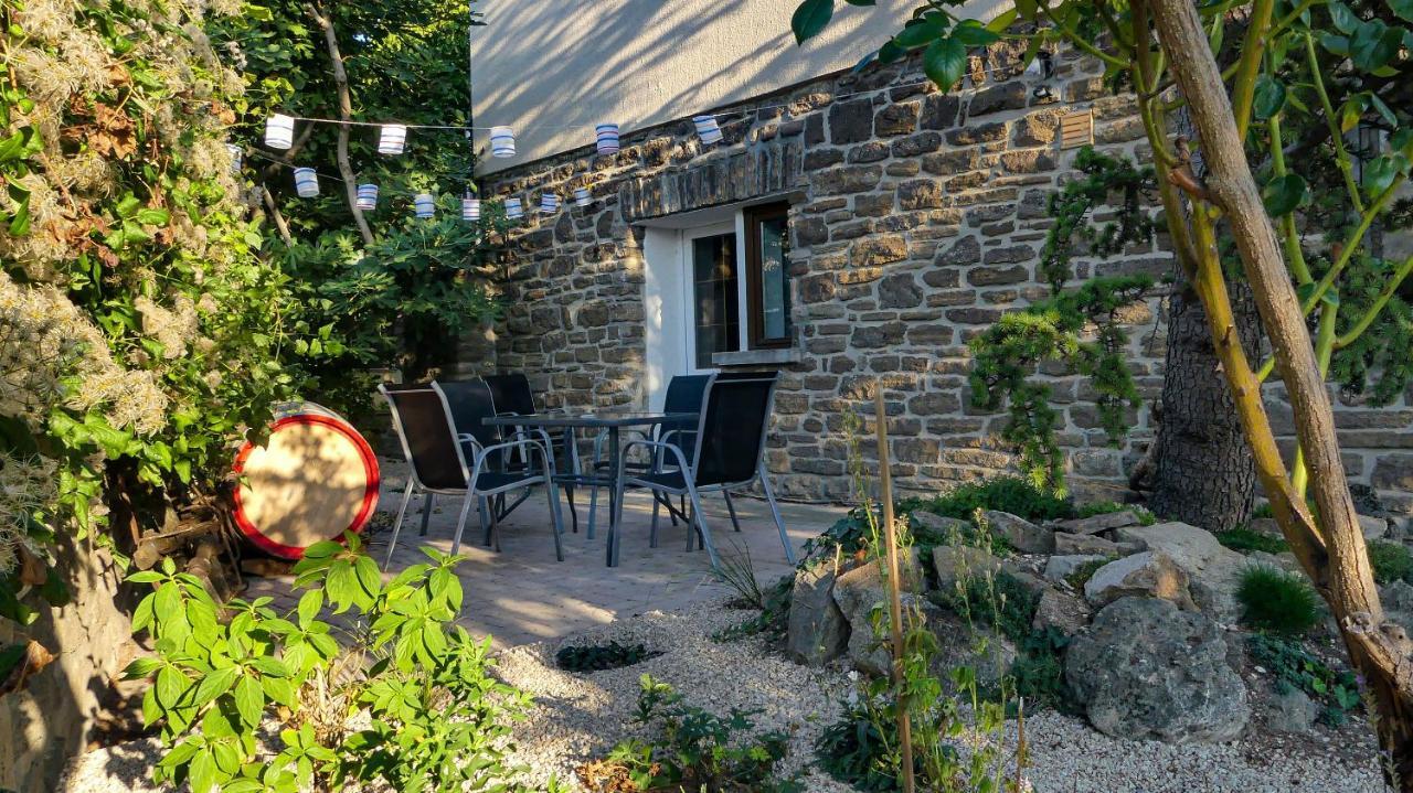 T.H.Ny Village Inn Cottage Тихань Екстер'єр фото
