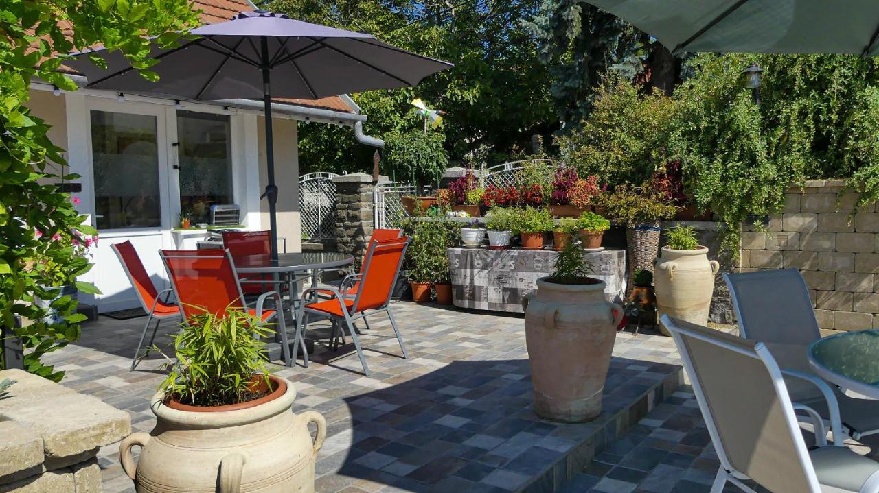 T.H.Ny Village Inn Cottage Тихань Екстер'єр фото