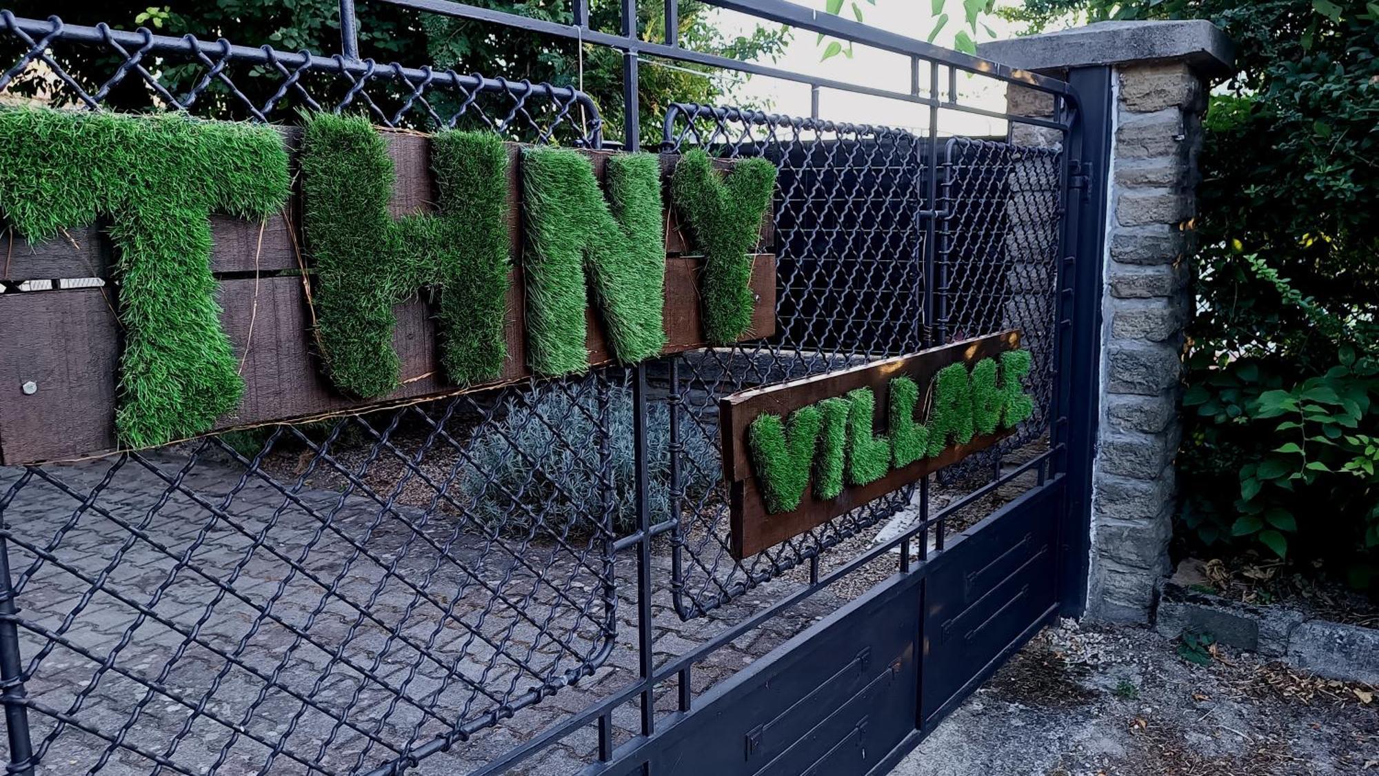 T.H.Ny Village Inn Cottage Тихань Екстер'єр фото