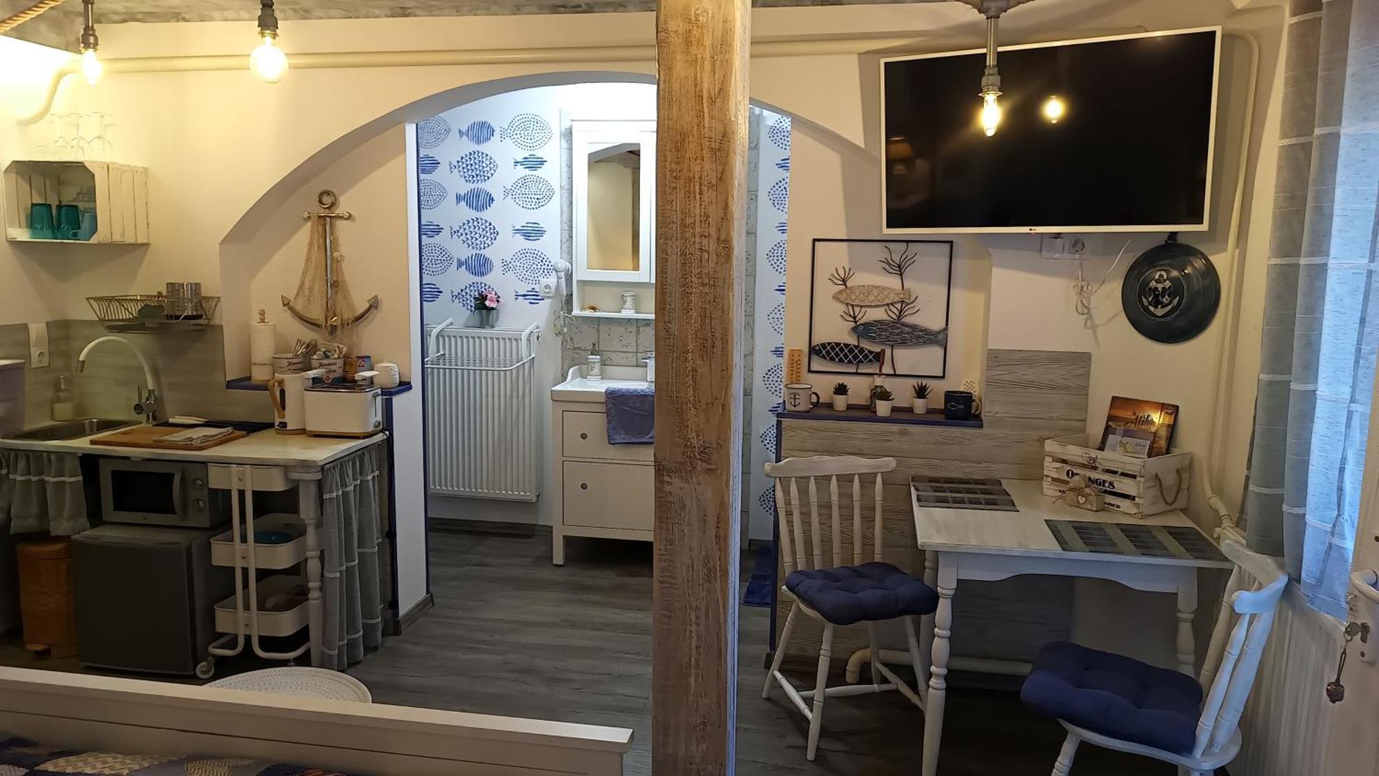 T.H.Ny Village Inn Cottage Тихань Екстер'єр фото