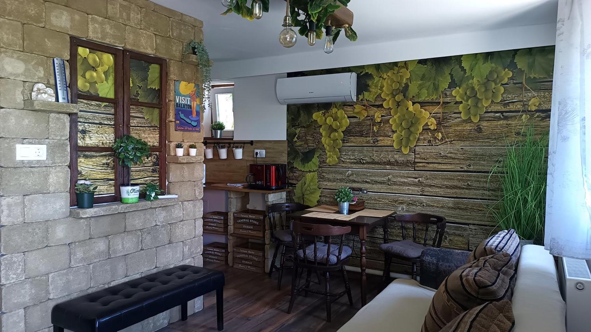 T.H.Ny Village Inn Cottage Тихань Екстер'єр фото